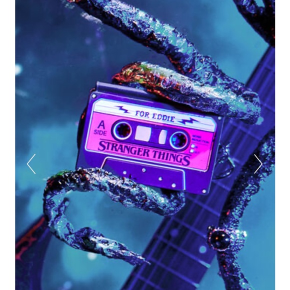 Sound-Making Stranger Things Cassette Tape Pocketback Holder - Picture 2 of 3